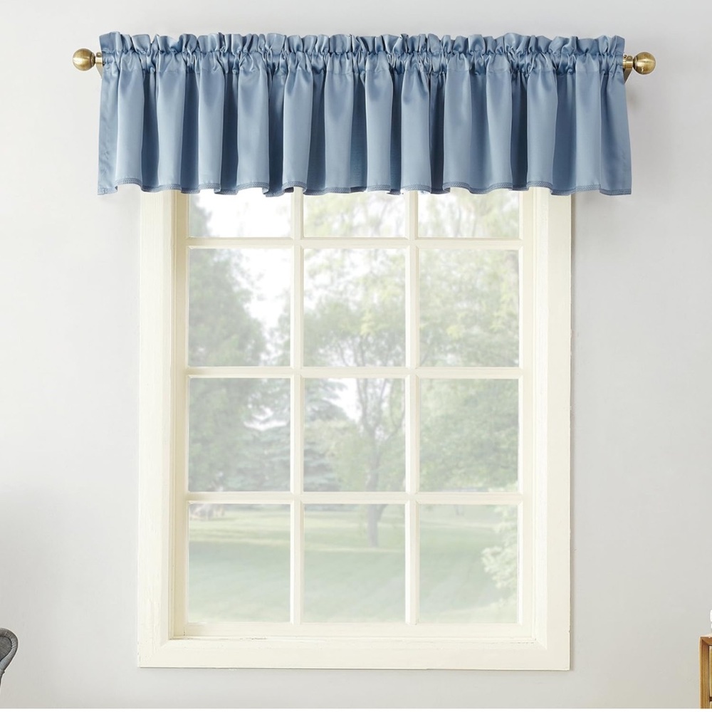 Valance - light blue